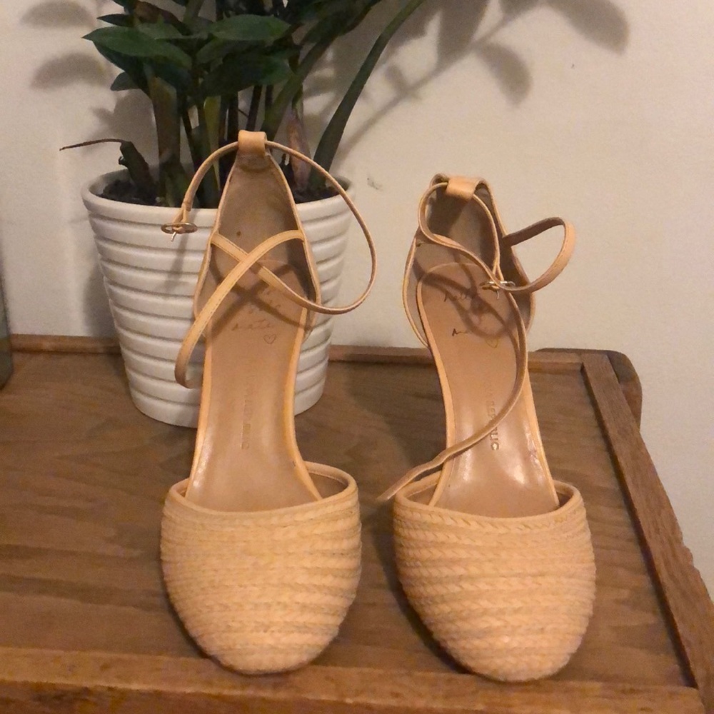 Banana Republic heels size 9